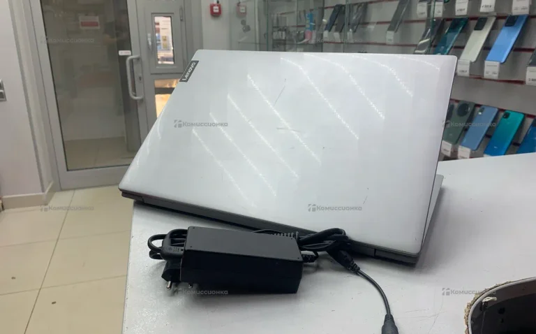 Ноутбук  Lenovo 81MX