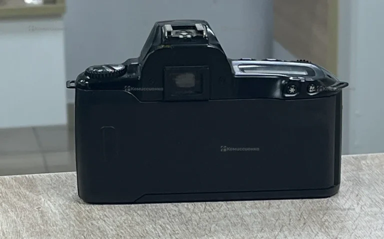 Фотоаппарат пленочный Canon EOS 500