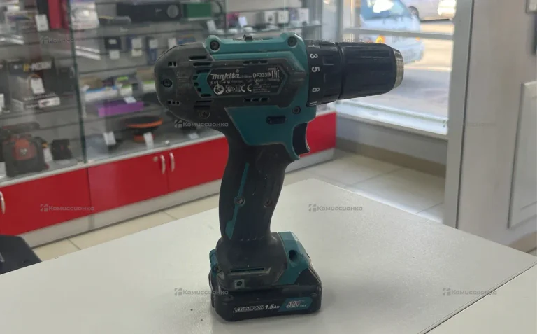 Аккумуляторная дрель-шуруповерт Makita DF333D