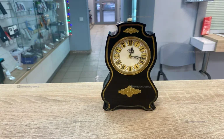 Часы  механические настольные