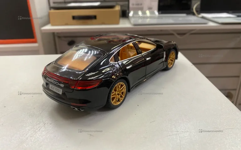 Машинка Porsche Ponamera
