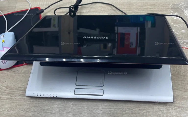 Ноутбук SAMSUNG