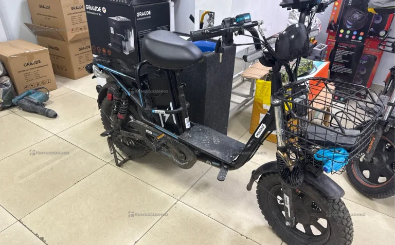 Колхозник Minako