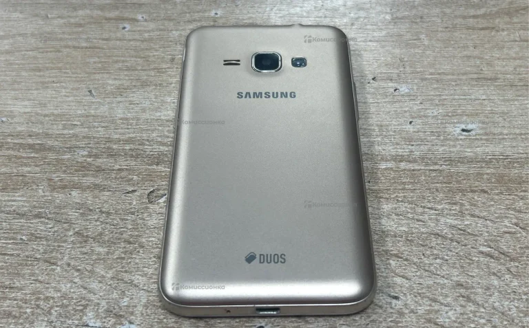 Samsung Galaxy J1 1/8 ГБ