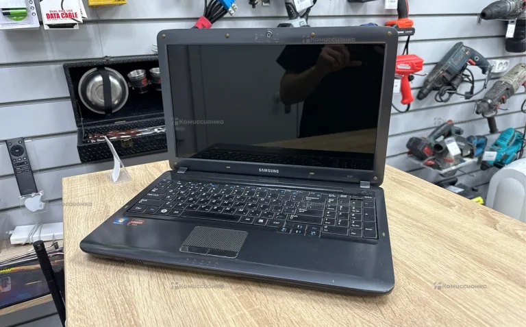 Ноутбук  Samsung r525