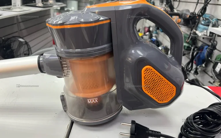 Пылесос  Starwind sch1320