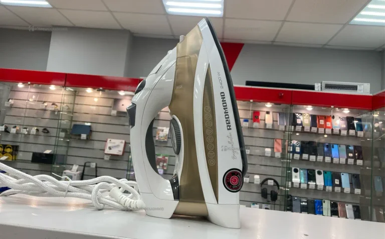 Утюг Redmond RI-C289