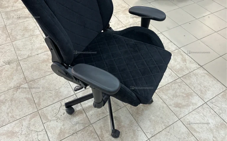 Компьютерное кресло Knight Outrider LTD