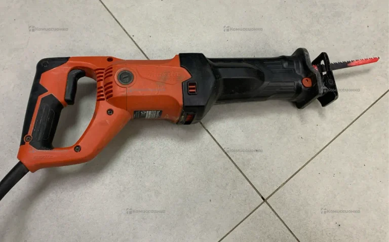 Сабельная пила Makita M4501 1010 Вт