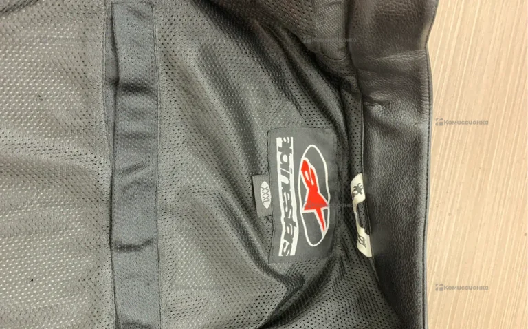 Мотокуртка черная