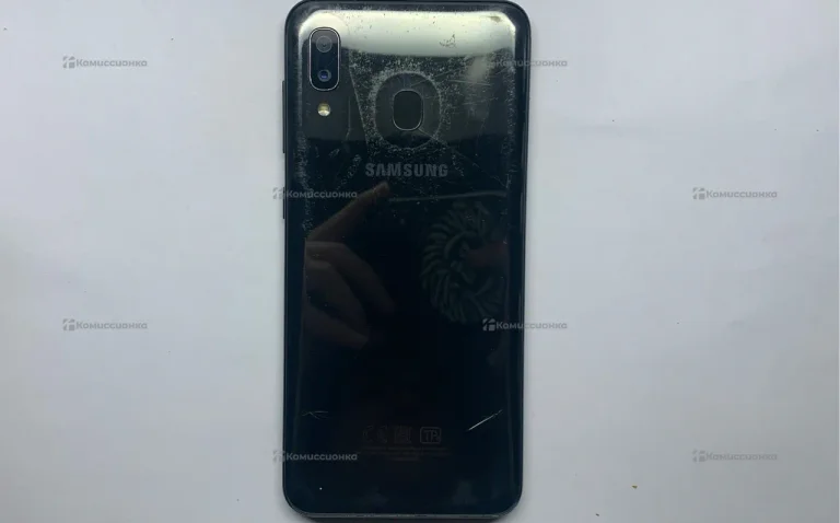 Samsung Galaxy A20 3/32 ГБ.