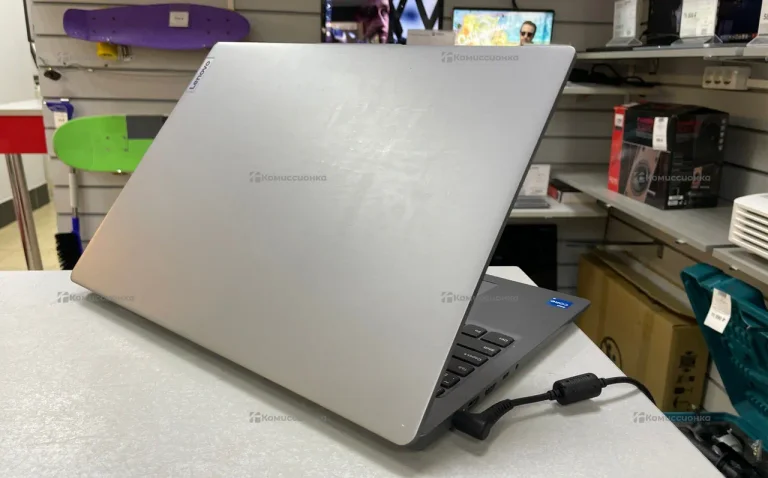 Ноутбук Lenovo IdeaPad Slim 3 16IAH8