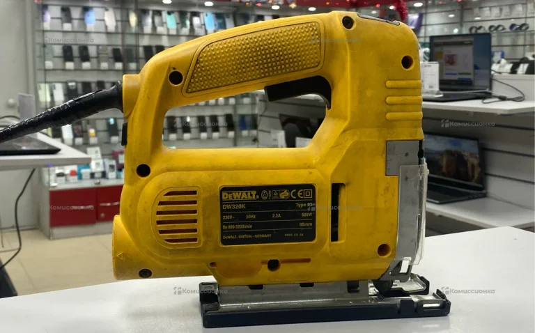 Электролобзик DeWalt dw320k