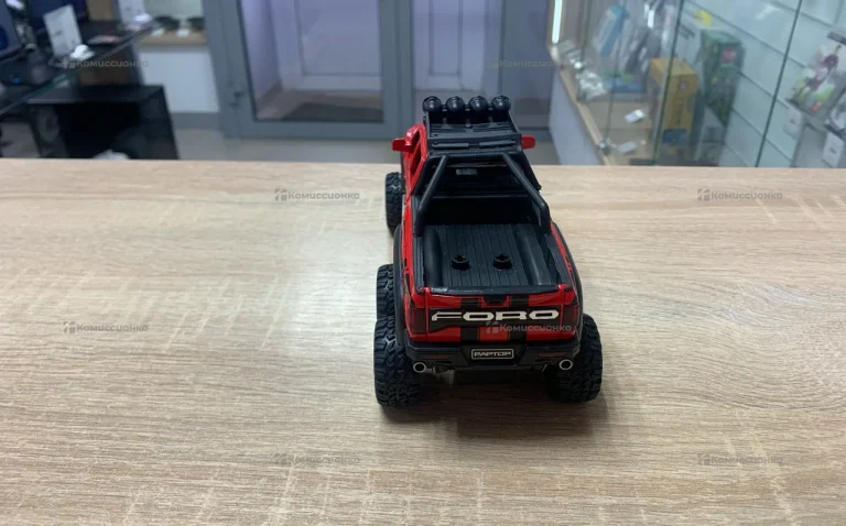 Машинка Ford красный