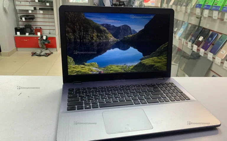 Ноутбук  Asus sonicmaster i3-7100