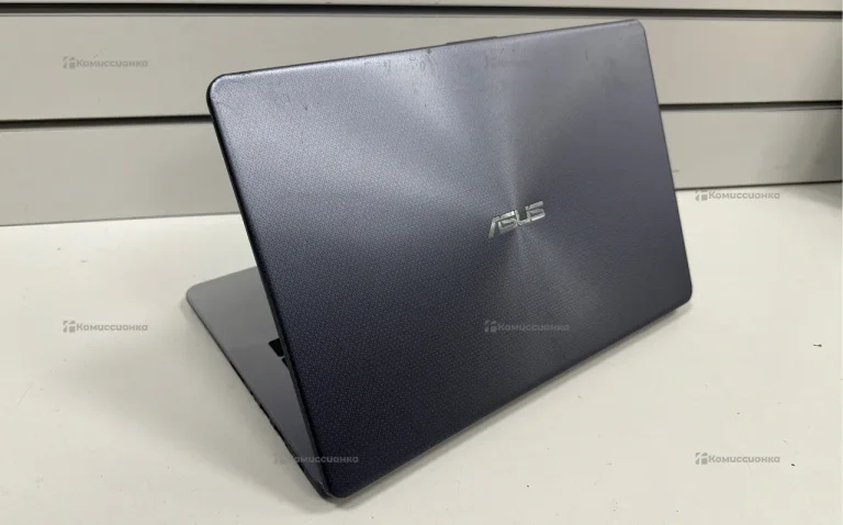 Ноутбук  ASUS Ryzen 3 2200U/4Ram/SSD120