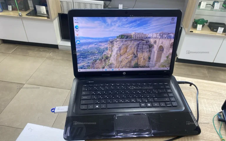 Ноутбук HP 2000
