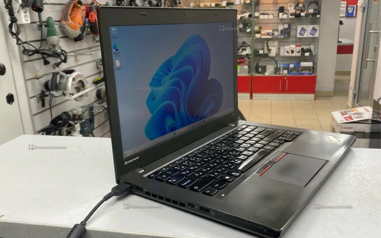 Ноутбук  Lenovo 20Bus1S