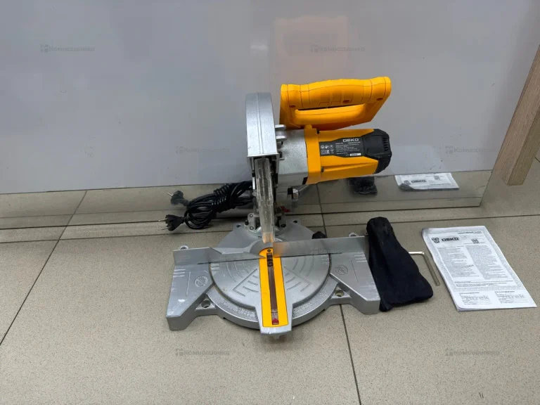 Торцовочная пила DEKO DKMS1400-210