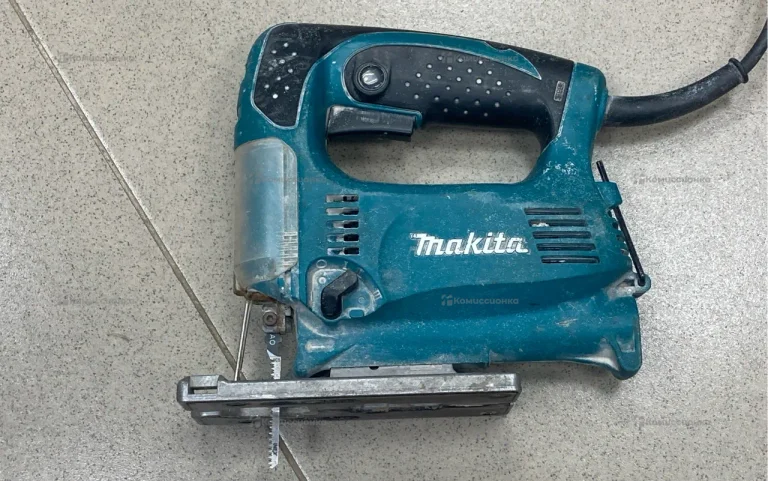 Электрический лобзик Makita 4329