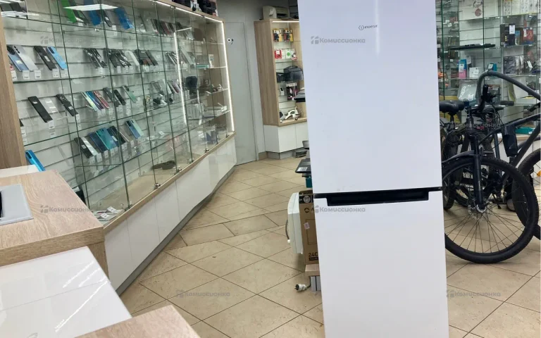 Холодильник Indesit DS 4160 W