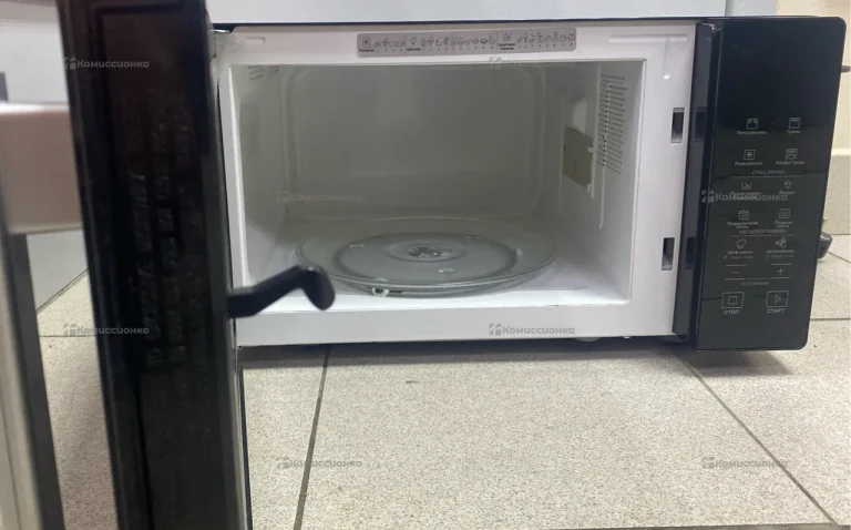 Микроволновая печь  hotpoint mwha 253b