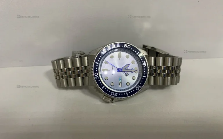 Часы Seiko 4R36-08Z0