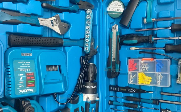 набор инструментов Makita.