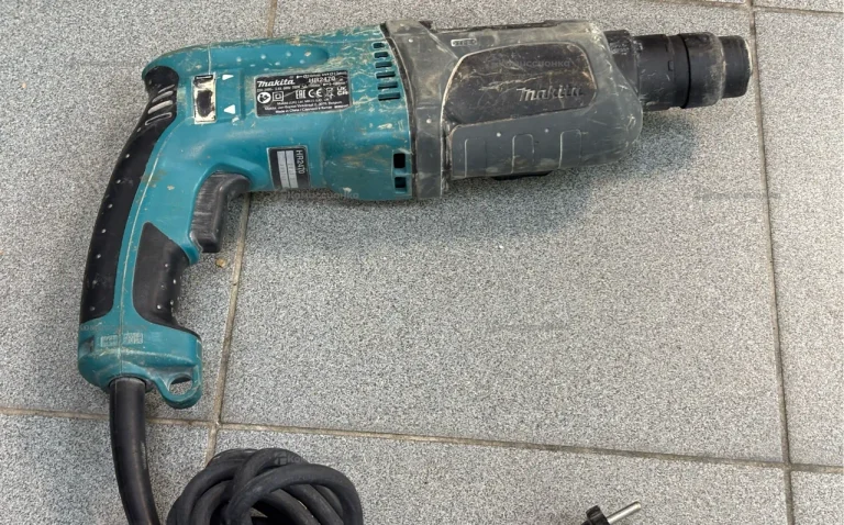 Перфоратор Makita HR2470