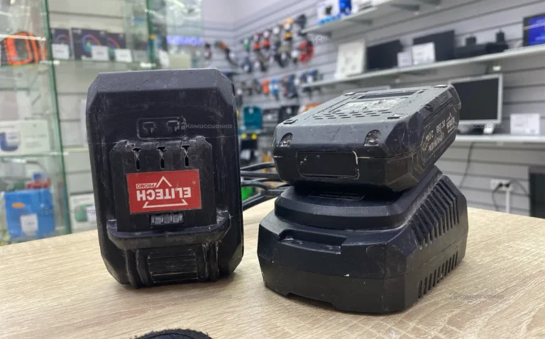 Зарядное устройство Elitech 1820. 120200 + 2 акб