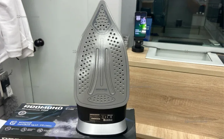 Утюг Redmond RL-C280