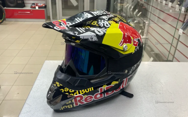Шлем Red Bull