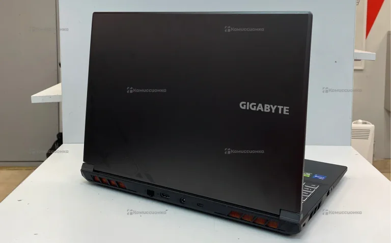 Ноутбук  GIGABYTE G6X