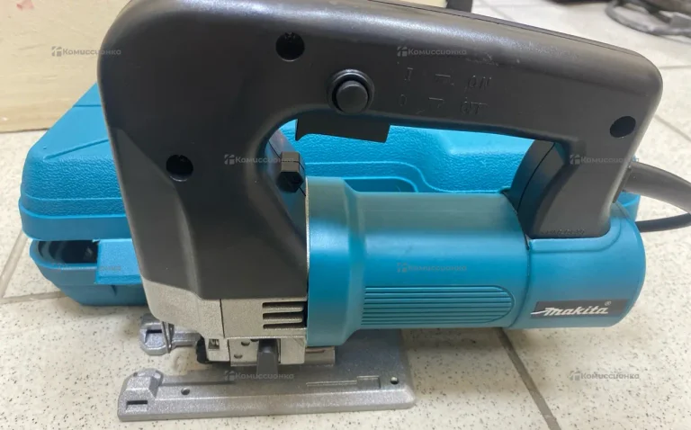 Лобзик Makita сетевой 4304Z