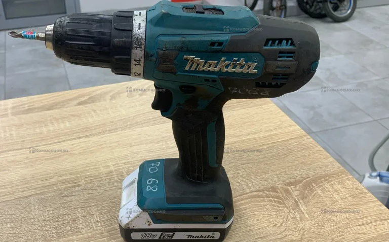 шуруповерт  Makita Df488d