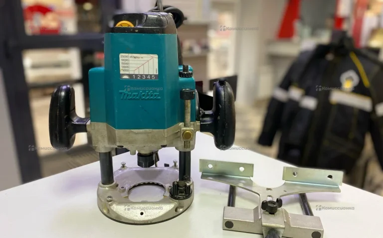 Фрезер makita 3612C