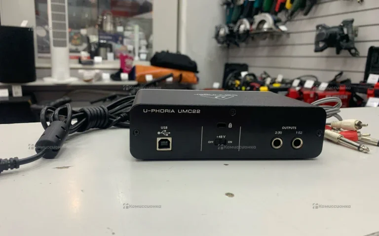 Усилитель  U-PHORIA UMC22