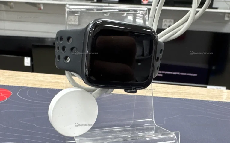 Часы  Apple Watch SE 2024
