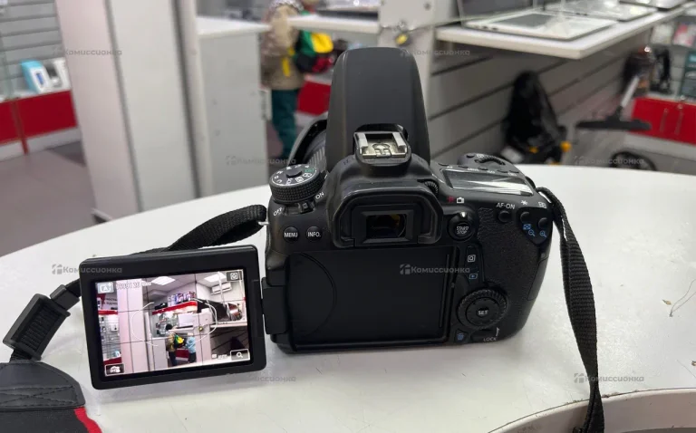 Фотоаппарат  Canon EOS 70D + объектив EFS 18-135mm