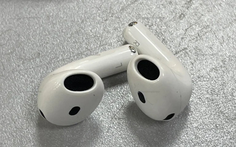 Наушники Apple Airpods 4