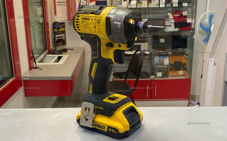 Винтовёрт Dewalt DCF887