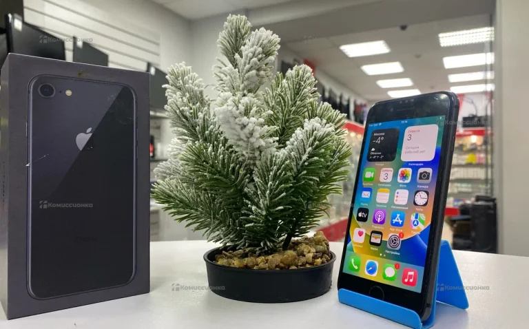 Телефон Apple iPhone 8 2/64 ГБ