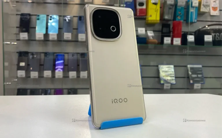 Vivo iQOO Neo 10 16/512 ГБ