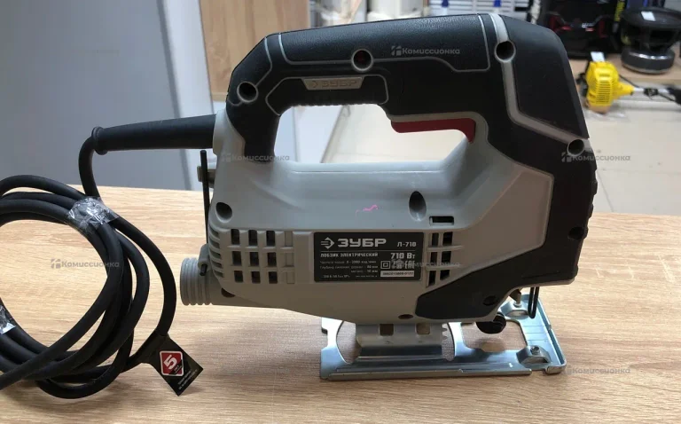 Электролобзик Зубр Л-710