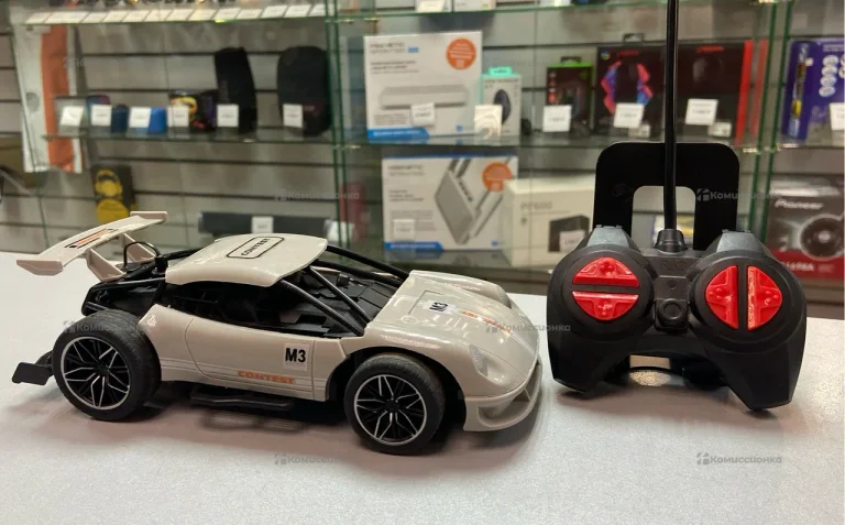 Машинка на пульте управлегия Contest