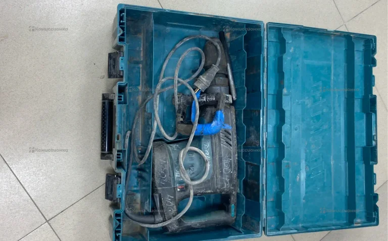 Отбойный молоток makita HM1203C