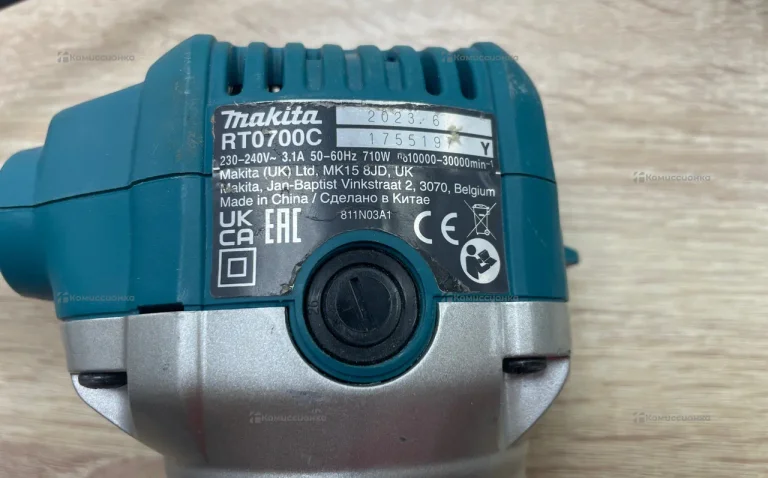 Фрезер makita RT0700C