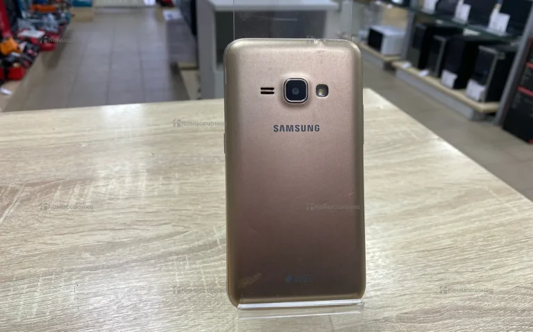 Samsung Galaxy J1 (2016) 1/8 ГБ