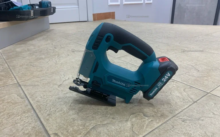 электролобзик Makita 4329