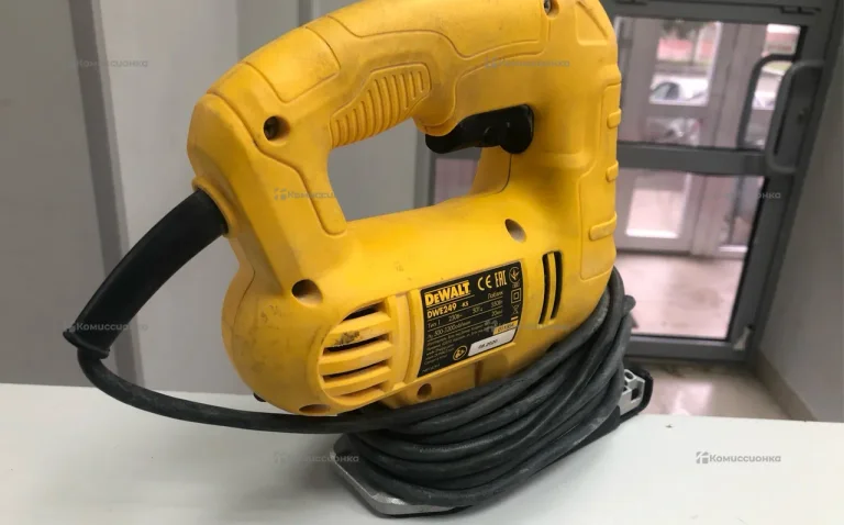 Лобзик DeWalt DWE249 550 Bт